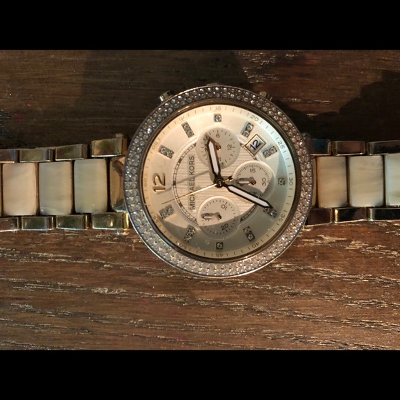 Michael Kors Watch- Gold - Picture 2 of 3